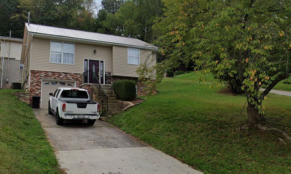 956 Greendale Dr, Charleston, WV 25302