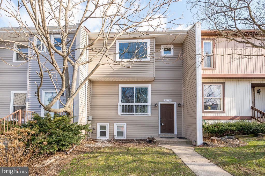 25725 Valley Park Ter #D-4, Damascus, MD 20872