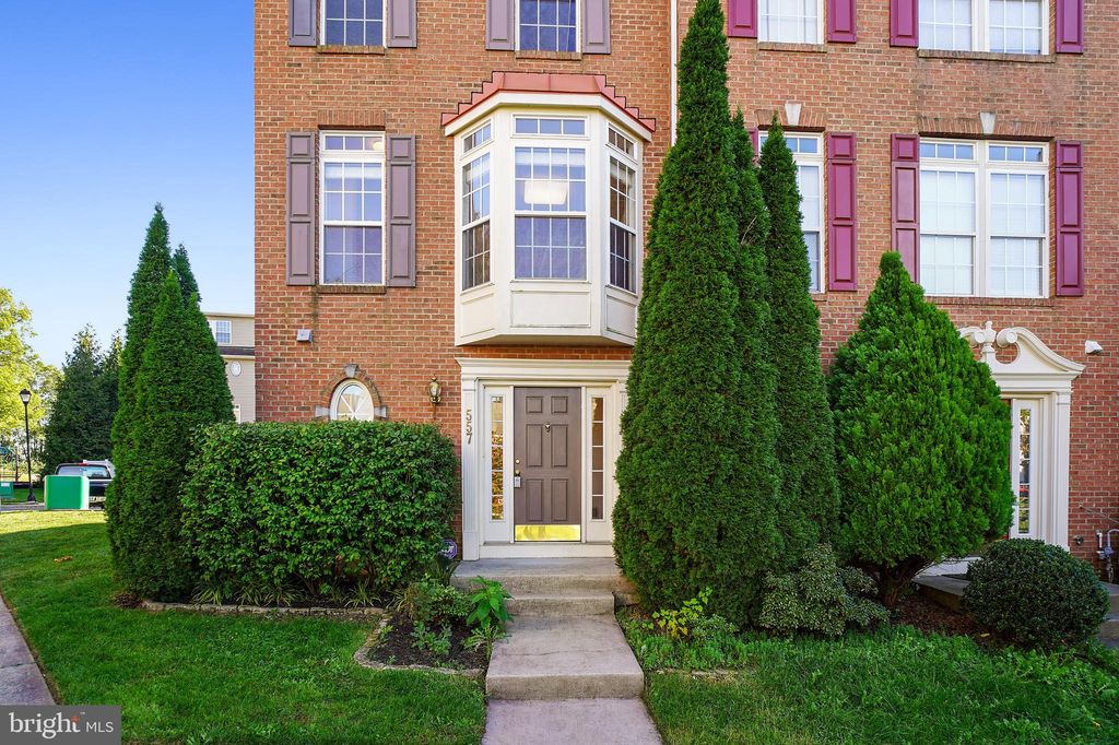557 Eisenhower Dr, Frederick, MD 21703