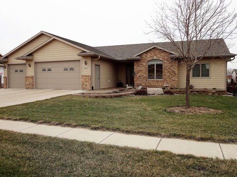 2917 Julie St, Yankton, SD 57078