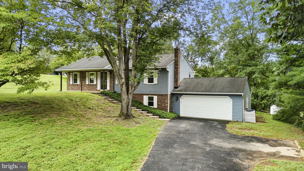 718 Southern Dr, West Chester, PA 19380
