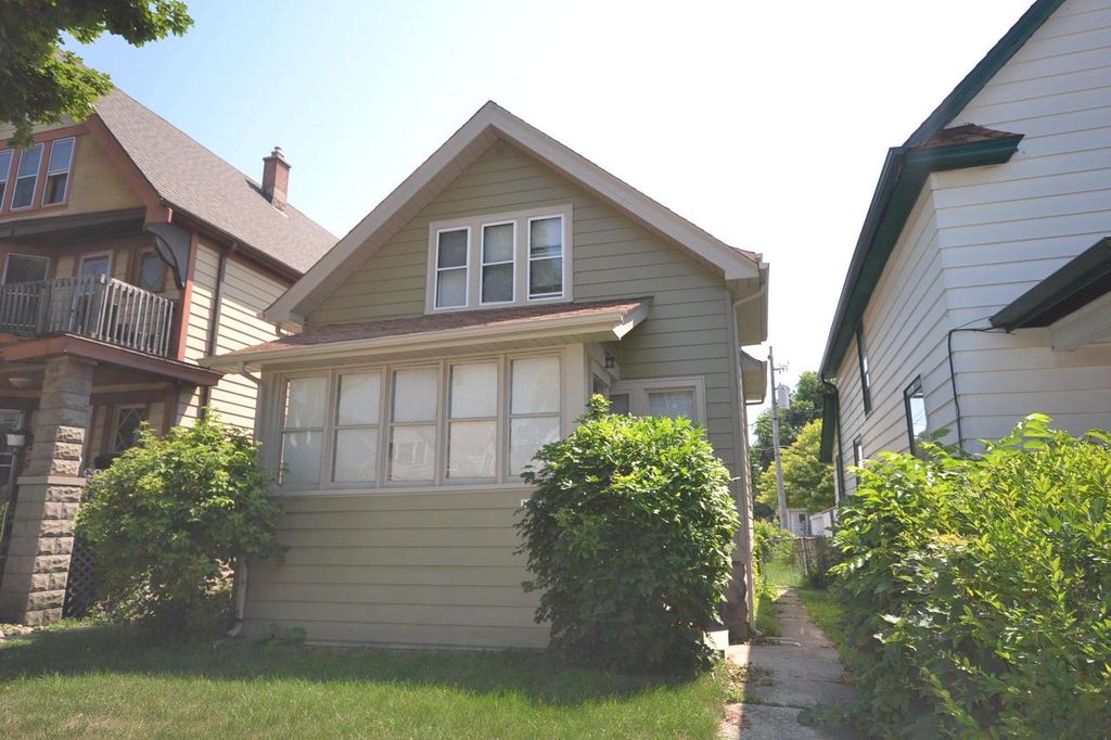 1548 S 72nd St, West Allis, WI 53214