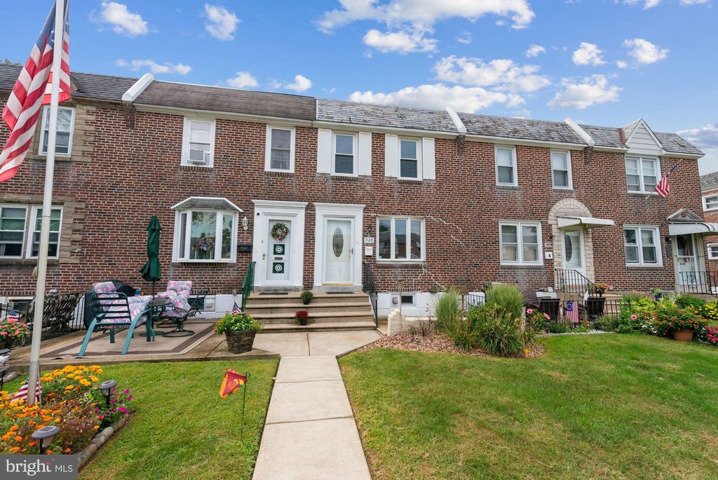 528 Chester Ave, Clifton Heights, PA 19018