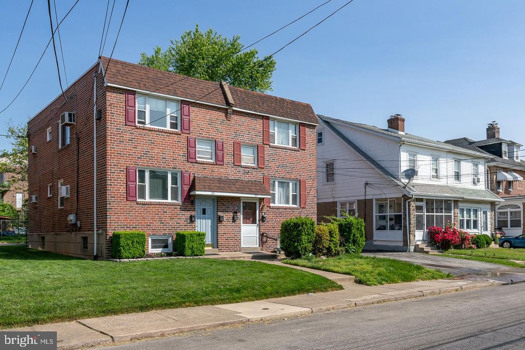 53 W  Broadway Ave, Clifton Heights, PA 19018