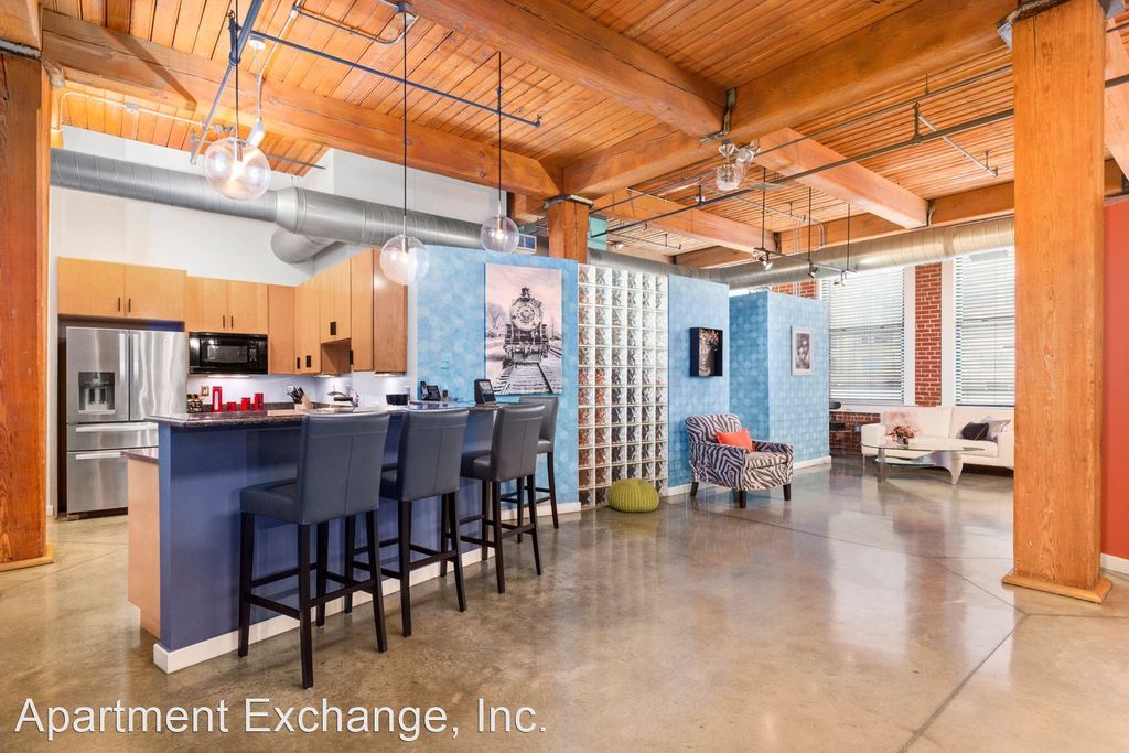 703 N 13th St #208, Saint Louis, MO 63103