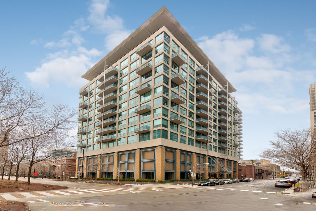 125 E 13th St #708, Chicago, IL 60605