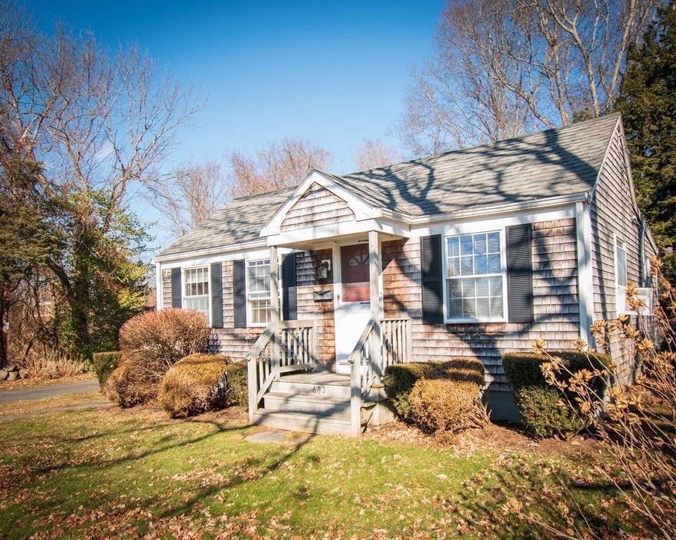 689 Elm St, Dartmouth, MA 02748