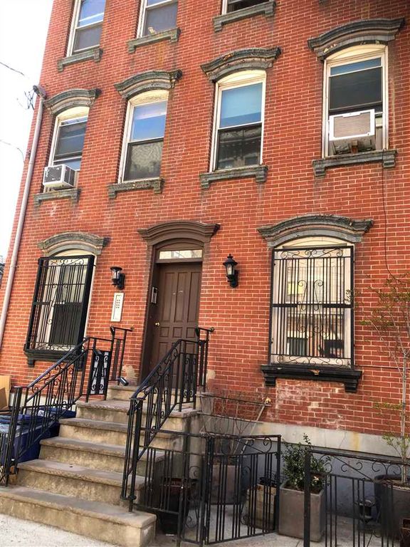 204 Willow Ave #1L, Hoboken, NJ 07030