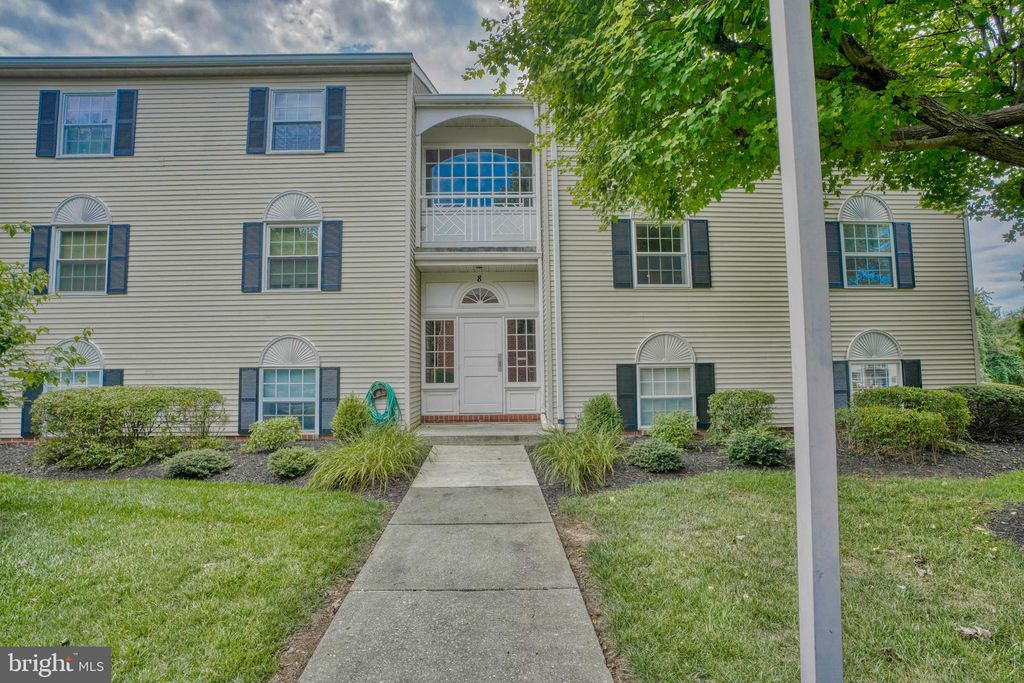 8 Brooking Ct #202, Lutherville Timonium, MD 21093