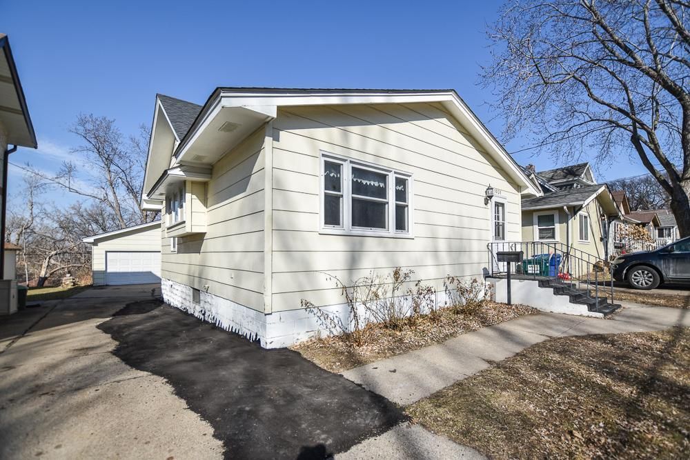 1031 Gould Ave NE, Columbia Heights, MN 55421