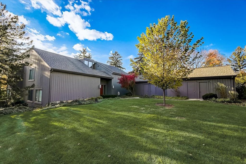 275 Island View Ln #B, Barrington, IL 60010