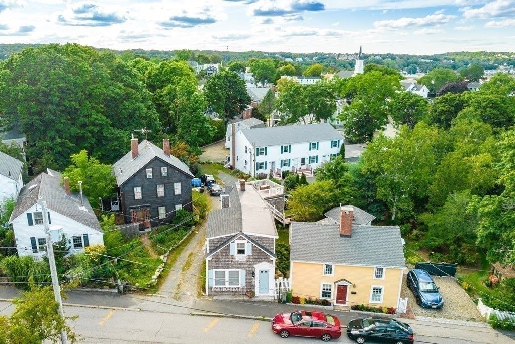 24 High St, Rockport, MA 01966