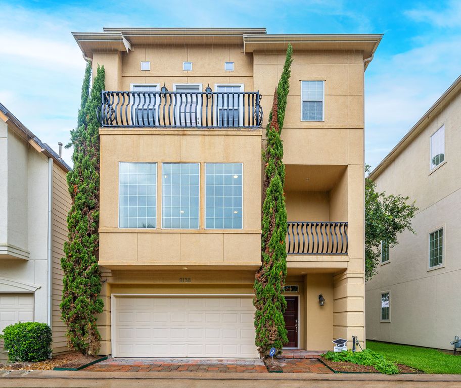 9138 Harbor Hills Dr, Houston, TX 77054