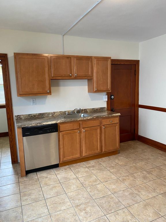 206 Winthrop St #2, New Britain, CT 06052