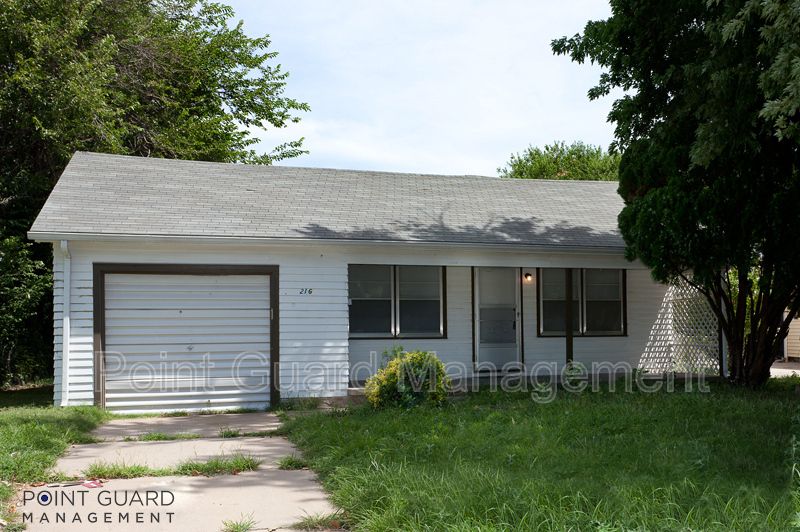 216 W Patterson Ave, Wichita, KS 67217