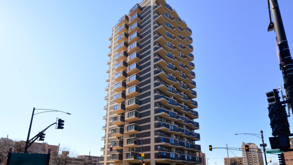 6166 N Sheridan Rd #28F, Chicago, IL 60660
