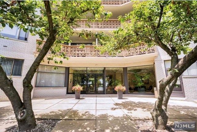 1375 River Rd #3D, Edgewater, NJ 07020
