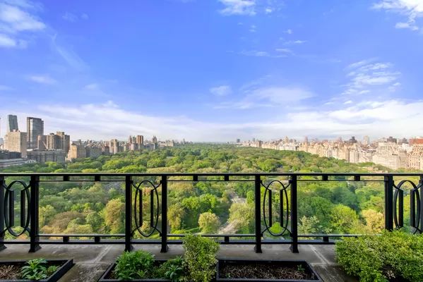 150 Central Park S #2501, New York, NY 10019