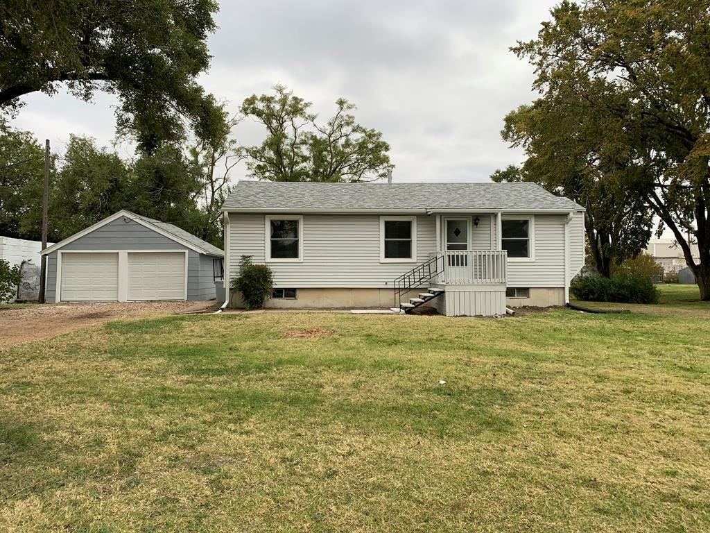 1420 Beverly Dr, Salina, KS 67401