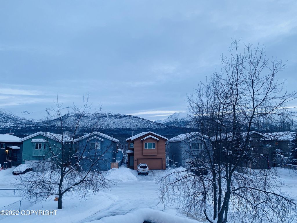8591 Ridgeway Ave, Anchorage, AK 99504