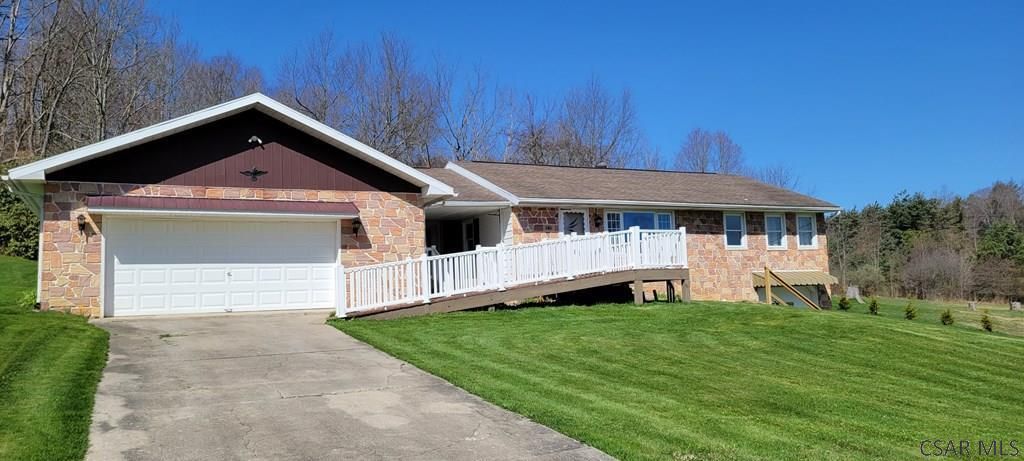 140 Clearview Hts, Windber, PA 15963