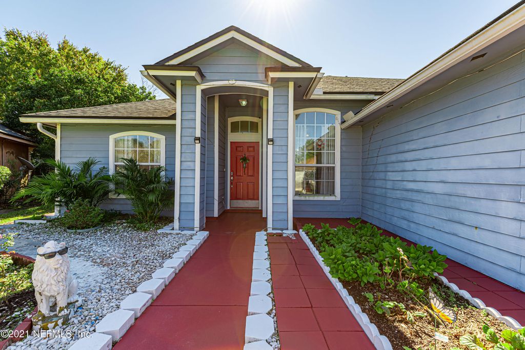 12526 Ashglen Dr N, Jacksonville, FL 32224