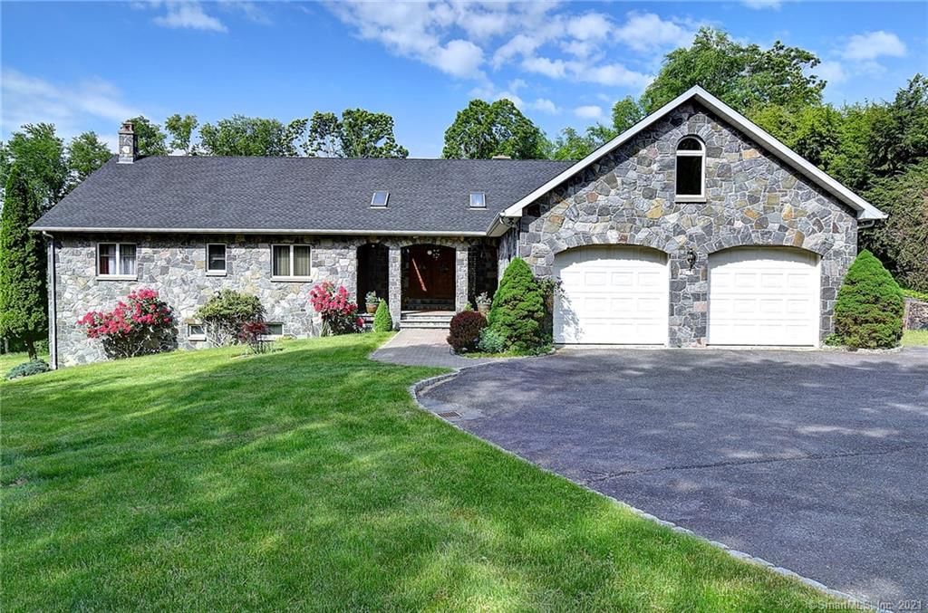 1069 Andrew Mountain Rd, Naugatuck, CT 06770