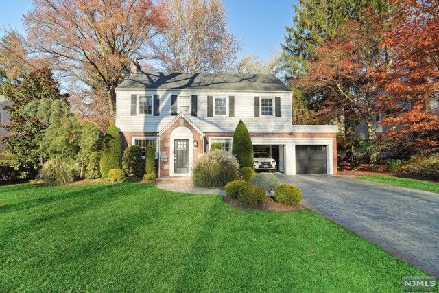 97 Coppell Dr, Tenafly, NJ 07670