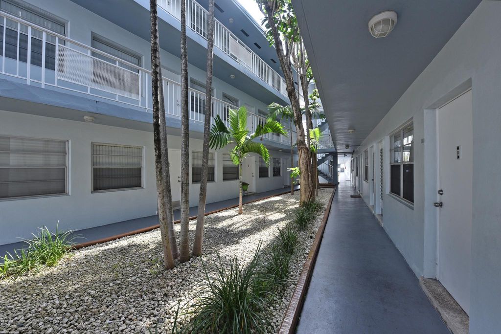 660 NE 78th St, Miami, FL 33138