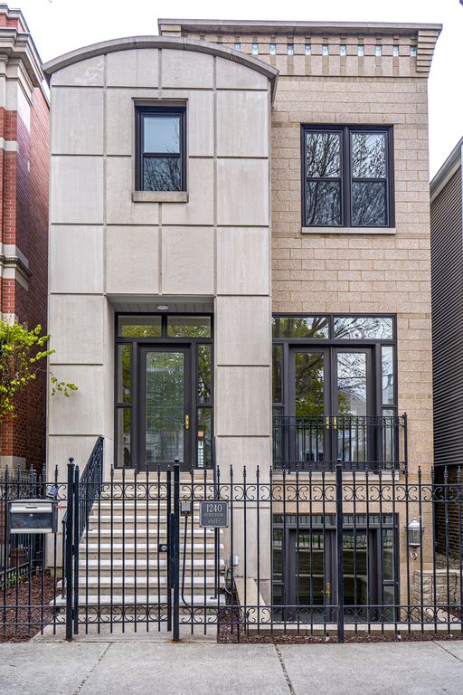 1240 W Henderson St, Chicago, IL 60657