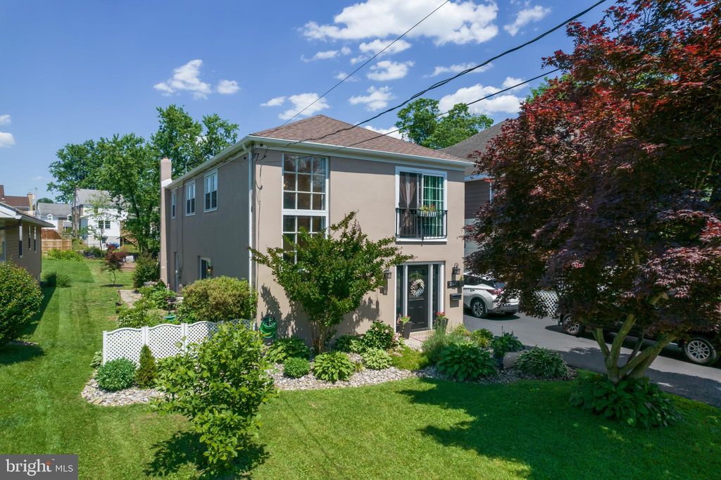 257 Saxer Ave, Springfield, PA 19064