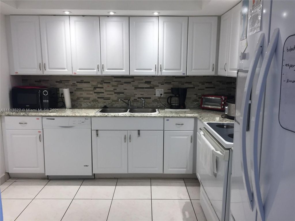 2851 NE 183rd St #307E, North Miami Beach, FL 33160