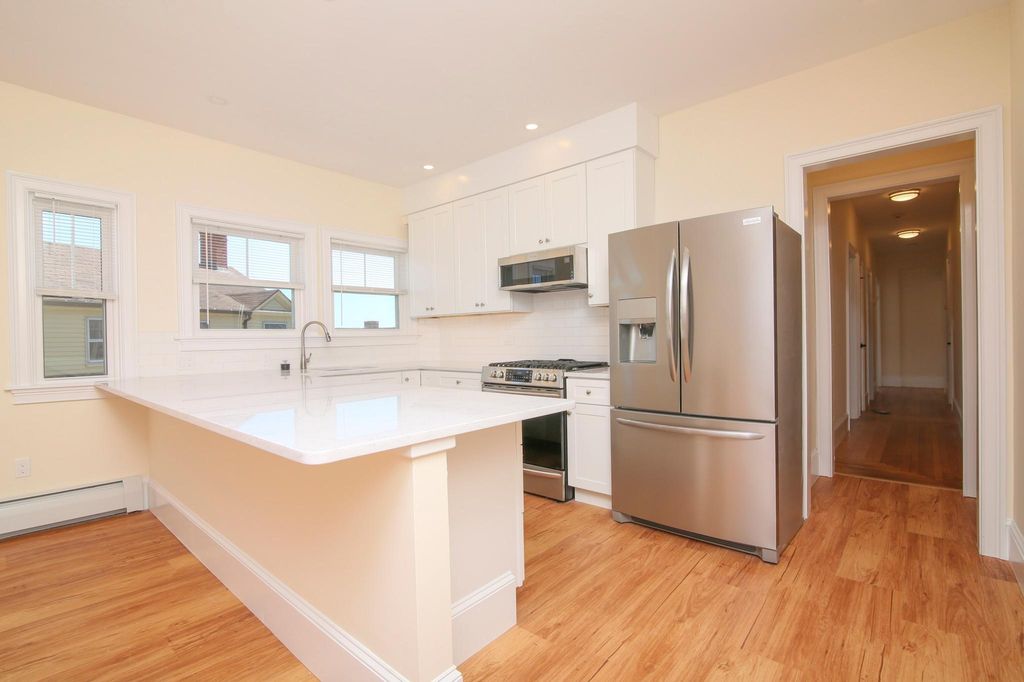 3 Commonwealth Ave #B, Gloucester, MA 01930