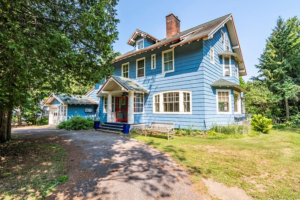 382 Park Ave, Saranac Lake, NY 12983