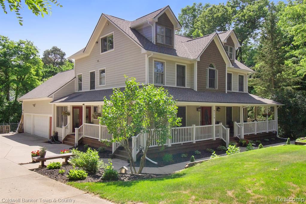 9779 Fairway Dr, Pinckney, MI 48169