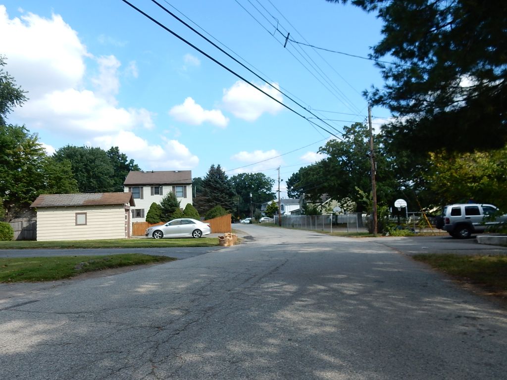 43 Lakeside Ave, Haskell, NJ 3 Bed, 1 Bath SingleFamily Home 4