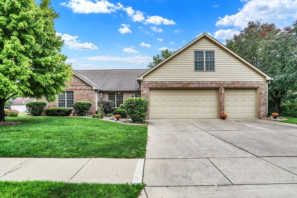 7951 Meadow Bend Ln, Indianapolis, IN 46259