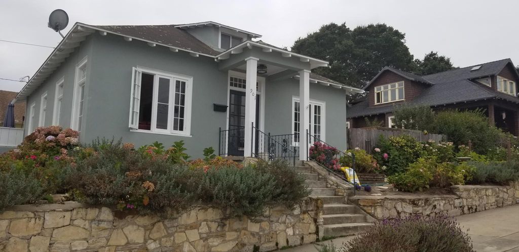 901 W Franklin St, Monterey, CA 93940