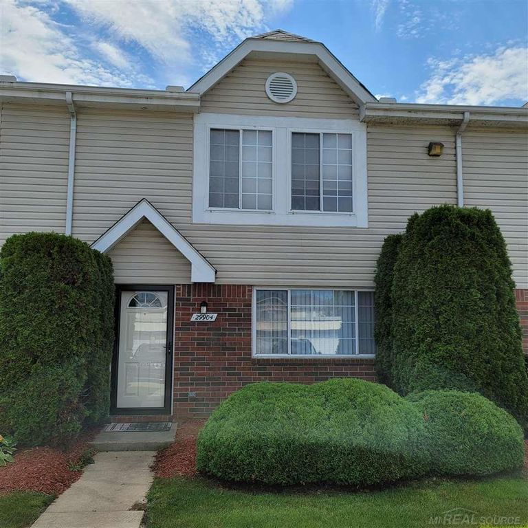 29904 Donna Ln, Chesterfield, MI 48047