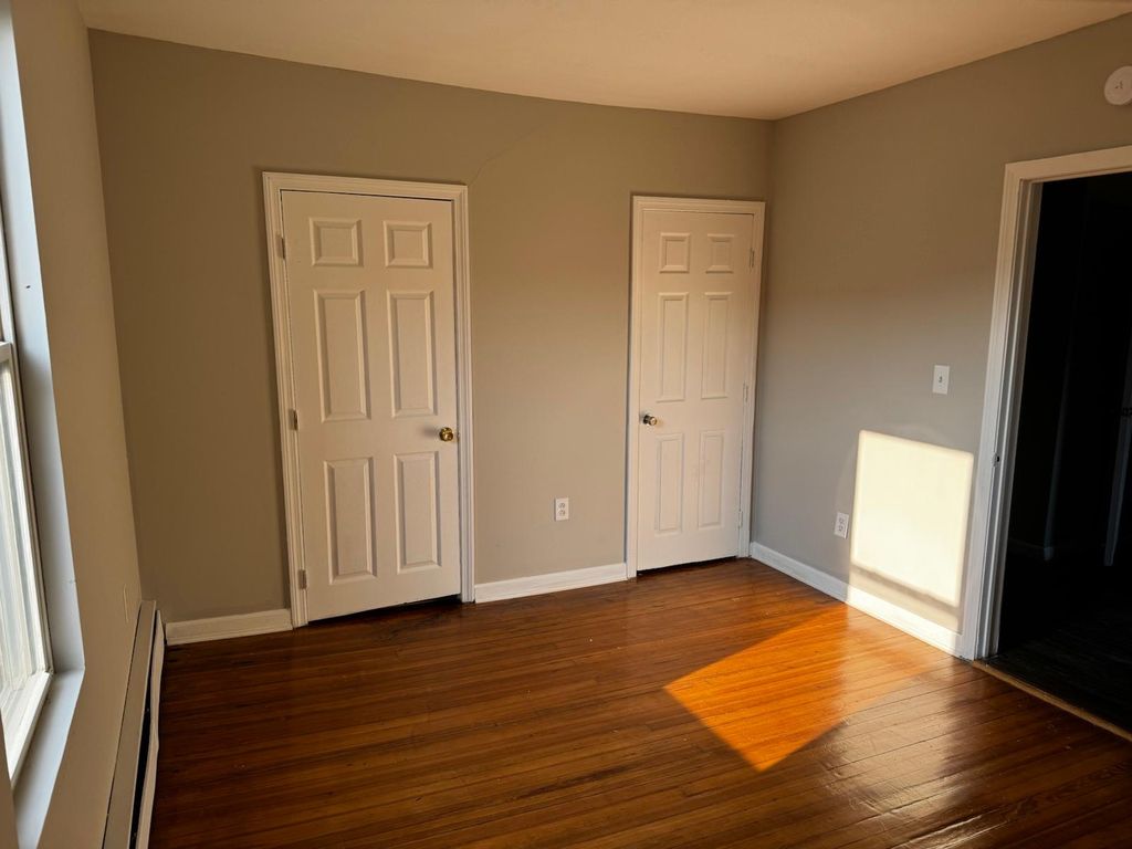 4 Thompson Ct 3, Enfield, CT 06082 Apartment for Sale