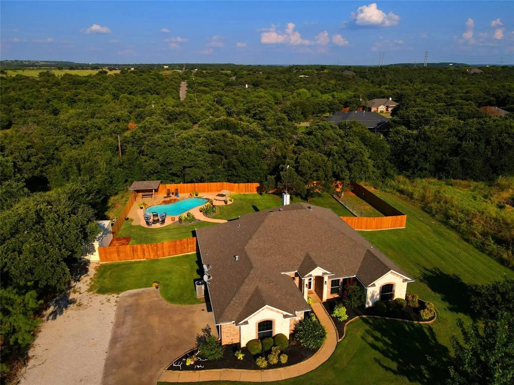 124 Timberview Dr, Graham, TX 76450