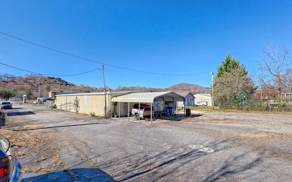 1717 State Highway 17, Young Harris, GA Studio, 1 Bath SingleFamily