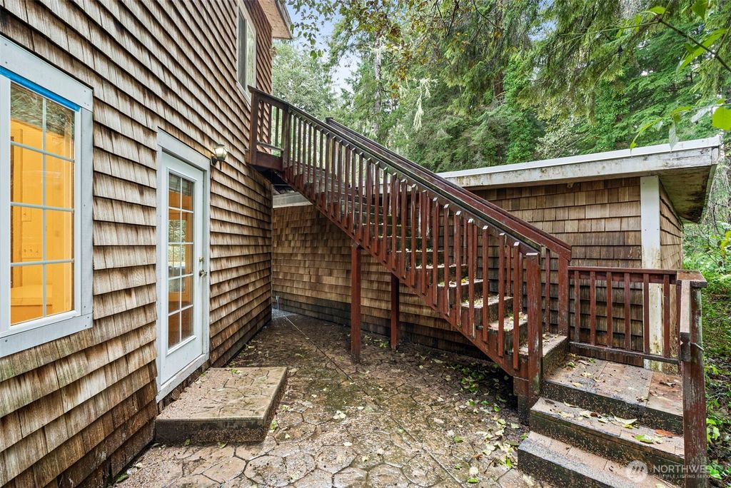 view 22nd full size image of this home