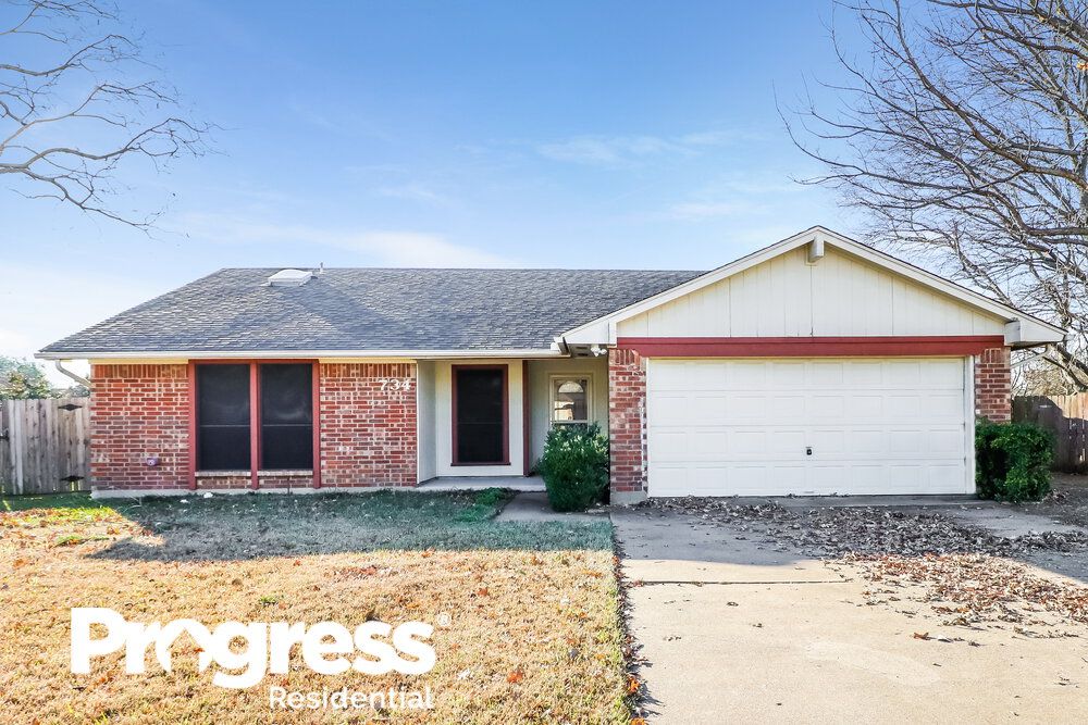 734 Kensington Ln, Mansfield, TX 76063
