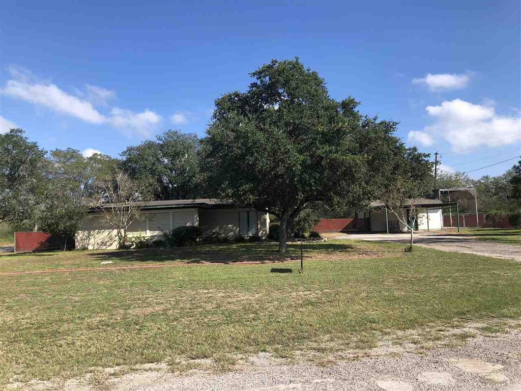 520 Goebel Ave, Three Rivers, TX 78071 Trulia