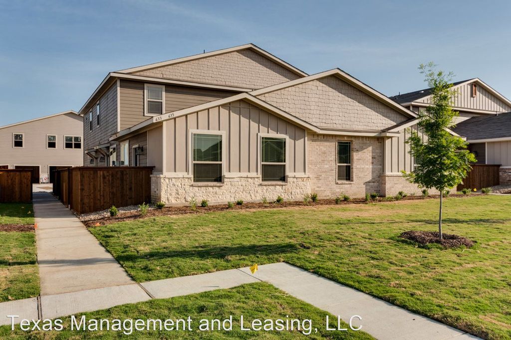 635 Harvest Moon Dr, Venus, TX 76084