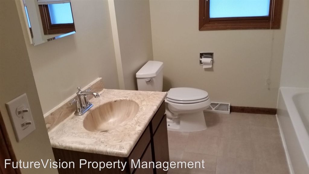 505 Oakview Ave, Joliet, IL 2 Bed, 1 Bath SingleFamily Home 10