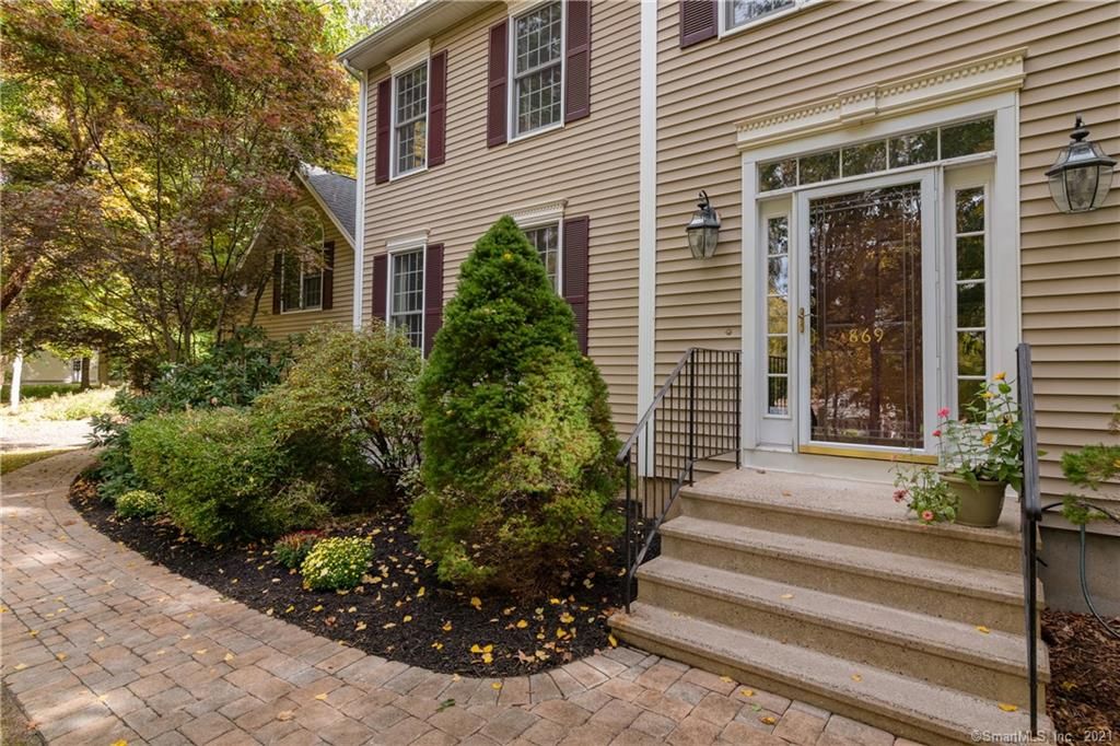 869 N Madison Rd, Guilford, CT 06437