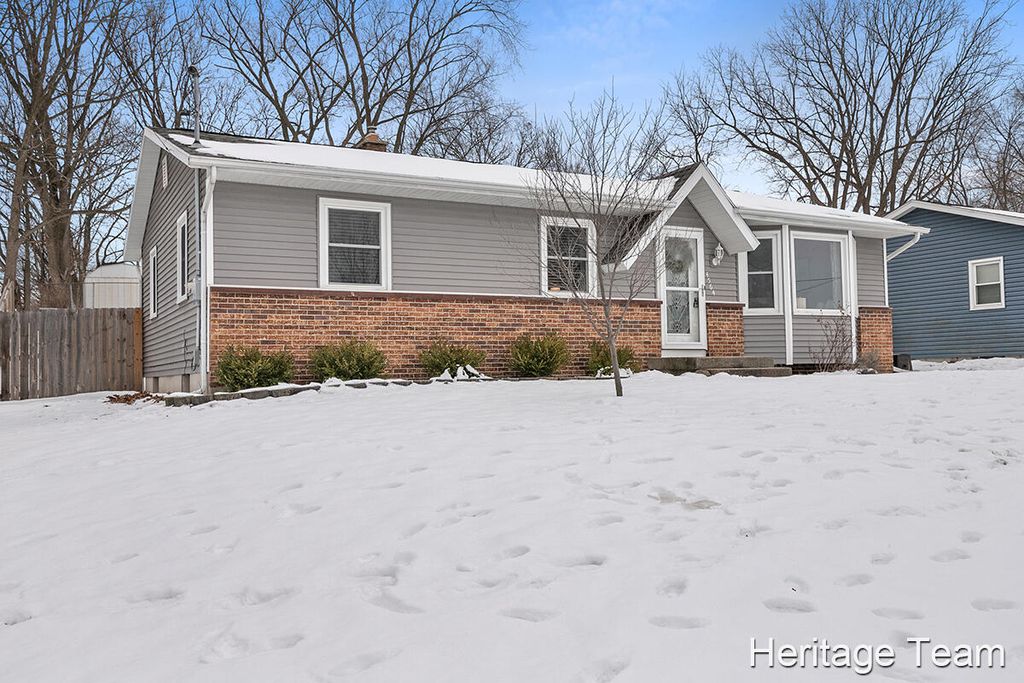 4564 Rollingview Ave SW, Wyoming, MI 49519