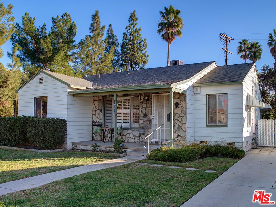 16900 Gault St, Van Nuys, CA 91406